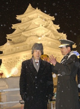 2月10日のできごと(何の日)【小泉純一郎首相】さっぽろ雪まつり会場を視察