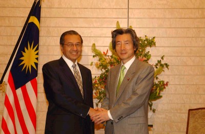5月21日のできごと【小泉純一郎首相】マレーシア・マハティール首相と会談