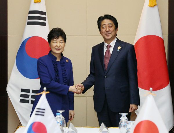 9月7日のできごと(何の日)【安倍晋三首相】韓国・朴槿恵大統領と会談