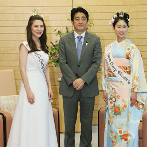 5月28日のできごと【安倍晋三首相】日米さくらの女王が表敬訪問
